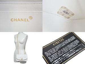 極美品 CHANEL シャネル ダイアナ22 マトラッセ チェーンショルダーバッグ ホワイト ラムスキン 4番台 ココマーク 中古 56084