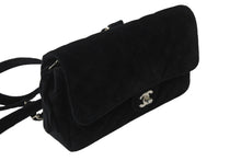 Load image into Gallery viewer, CHANEL シャネル ベロアリュック マトラッセ ブラック 4番台 ベロア ココマーク シルバー金具 美品 中古 56103