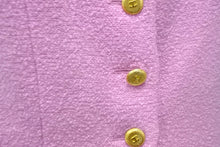 Load image into Gallery viewer, CHANEL シャネル パイル地 スカート 96C ピンク PO6225V04513 ココマーク ボタン ロゴ ヴィンテージ サイズ38 美品 中古 56125
