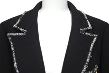 Load image into Gallery viewer, CHANEL シャネル ジャケット エンブレム プラダを着た悪魔 P24952V12963 05C サイズ40 ブラック 美品 中古 56249