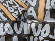 Load image into Gallery viewer, LOUIS VUITTON ルイヴィトン ボストンバッグ M92197 モノグラムグラフィティ キーポル50 ブラウン ゴールド金具 良品 中古 56297