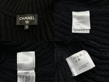 Load image into Gallery viewer, 極美品 CHANEL シャネル ニットコート ブラック ロングカーディガン ココマーク シルバー金具 P72977K10486 38/40 中古 56416