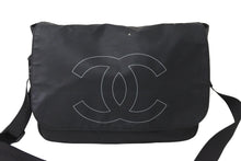 Load image into Gallery viewer, CHANEL シャネル メッセンジャーバッグ ショルダーバッグ 12番台 スポーツライン ココマーク ブラック ナイロン 中古 56501