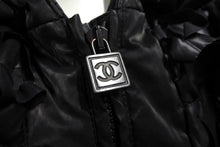 Load image into Gallery viewer, CHANEL シャネル スポーツライン リボンベスト フード付き P36696V26360 ナイロン ブラック サイズ38 美品 中古 56545