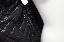 Load image into Gallery viewer, CHANEL シャネル スポーツライン リボンベスト フード付き P36696V26360 ナイロン ブラック サイズ38 美品 中古 56545