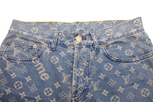 Load image into Gallery viewer, LOUIS VUITTON Supreme ルイヴィトン シュプリーム モノグラム デニムパンツ 2017AW インディゴ 27インチ 中古 美品 56569