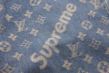 Load image into Gallery viewer, LOUIS VUITTON Supreme ルイヴィトン シュプリーム モノグラム デニムパンツ 2017AW インディゴ 27インチ 中古 美品 56569