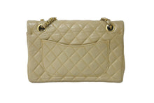 Load image into Gallery viewer, CHANEL シャネル チェーンショルダーバッグ ココマーク ダブルフラップ マトラッセ ラムスキン ベージュ ゴールド 良品 中古 56580