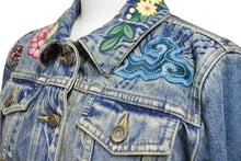 Load image into Gallery viewer, GUCCI グッチ デニムジャケット 刺繍 ブルー 花柄 マルチカラー サイズ38 ユーズド加工 美品 中古 56610