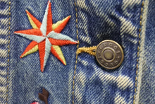 Load image into Gallery viewer, GUCCI グッチ デニムジャケット 刺繍 ブルー 花柄 マルチカラー サイズ38 ユーズド加工 美品 中古 56610