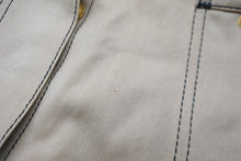 Load image into Gallery viewer, CHANEL シャネル ワイドショートパンツ ココマークボタン P03054V03329 ベージュ ゴールド金具 サイズ40 良品 中古 56619