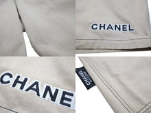 Load image into Gallery viewer, CHANEL シャネル ワイドショートパンツ ココマークボタン P03054V03329 ベージュ ゴールド金具 サイズ40 良品 中古 56619