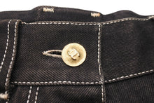 Load image into Gallery viewer, CHANEL シャネル ワイドショートパンツ ココマークボタン P03054 ブラック ゴールド金具 サイズ40 タグ無し 良品 中古 56621