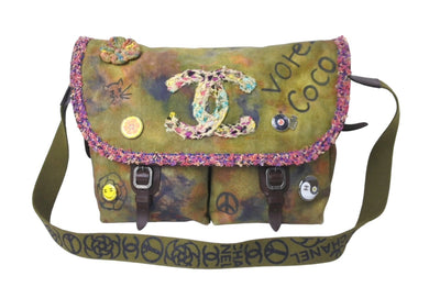 極美品 CHANEL シャネル エンブロイダリー メッセンジャーバッグ 21番台 グラフィティ カーキ ココマーク A92790 中古 56693