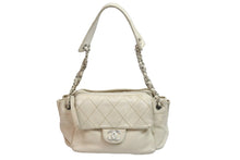 Load image into Gallery viewer, CHANEL シャネル チェーンショルダーバッグ ココマーク 10番台 2006年 ラムスキン アイボリー シルバー金具 美品 中古 56695