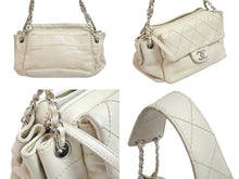 Load image into Gallery viewer, CHANEL シャネル チェーンショルダーバッグ ココマーク 10番台 2006年 ラムスキン アイボリー シルバー金具 美品 中古 56695