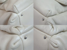 Load image into Gallery viewer, CHANEL シャネル チェーンショルダーバッグ ココマーク 10番台 2006年 ラムスキン アイボリー シルバー金具 美品 中古 56695