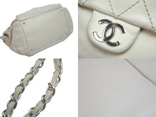 Load image into Gallery viewer, CHANEL シャネル チェーンショルダーバッグ ココマーク 10番台 2006年 ラムスキン アイボリー シルバー金具 美品 中古 56695
