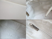 Load image into Gallery viewer, CHANEL シャネル チェーンショルダーバッグ ココマーク 10番台 2006年 ラムスキン アイボリー シルバー金具 美品 中古 56695