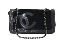 Load image into Gallery viewer, CHANEL シャネル チェーンショルダーバッグ ココマーク 12番台 2008年 パイル ラバー ブラック クリア シルバー 美品 中古 56727