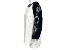 Load image into Gallery viewer, CHROME HEARTS クロムハーツ ラグラン 七分袖Tシャツ サイズS ホワイト ブラック ネックロゴ オールドクロス ホースシュー 美品 中古 4b005689