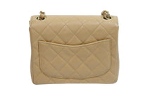 Load image into Gallery viewer, 極美品 CHANEL シャネル ミニマトラッセ ベージュ キャビアスキン 8番台 ラムスキン ショルダーバッグ 中古 57133