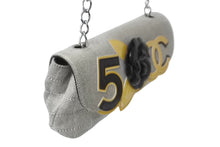 Load image into Gallery viewer, CHANEL シャネル チェーンワンショルダーバッグ No,5 CC カメリア 10番台 2006年 キャンバス シルバー金具 美品 中古 57176