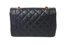 Load image into Gallery viewer, CHANEL シャネル チェーンショルダーバッグ ダイアナ 25 マトラッセ キャビアスキン 3番台 1995年 ブラック ゴールド 美品 中古 57184