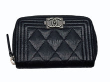 Load image into Gallery viewer, CHANEL シャネル BOY CHANEL ボーイシャネル コインケース 小銭入れ A80602 30番台 ココマーク キャビアスキン ブラック 美品 中古 4b005721