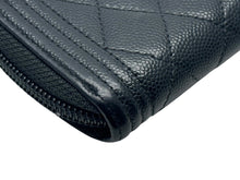 Load image into Gallery viewer, CHANEL シャネル BOY CHANEL ボーイシャネル コインケース 小銭入れ A80602 30番台 ココマーク キャビアスキン ブラック 美品 中古 4b005721