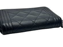 Load image into Gallery viewer, CHANEL シャネル BOY CHANEL ボーイシャネル コインケース 小銭入れ A80602 30番台 ココマーク キャビアスキン ブラック 美品 中古 4b005721