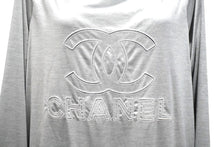 Load image into Gallery viewer, CHANEL シャネル 長袖Ｔシャツ ビッグCCロゴTシャツ サイズ38 シルバー AW002 P43485K04412 美品 中古 57254