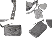 Load image into Gallery viewer, 極美品 BALENCIAGA バレンシアガ LE CAGOLE 定価328900円 カゴールXS ショルダーバッグ 671309 レザー シルバー 中古 57302
