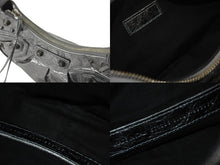 Load image into Gallery viewer, 極美品 BALENCIAGA バレンシアガ LE CAGOLE 定価328900円 カゴールXS ショルダーバッグ 671309 レザー シルバー 中古 57302