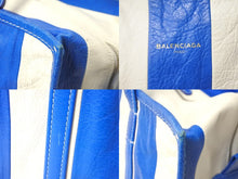 Load image into Gallery viewer, BALENCIAGA バレンシアガ バザールショッパーM レザー トートバッグ ブルー ホワイト 443097 鞄 ロゴ 良品 中古 57393