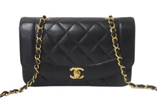 Load image into Gallery viewer, CHANEL シャネル チェーンショルダーバッグ マトラッセ ダイアナ 22 3番台 ラムスキン ブラック ゴールド金具 美品 中古 57421