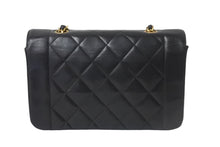Load image into Gallery viewer, CHANEL シャネル チェーンショルダーバッグ マトラッセ ダイアナ 22 3番台 ラムスキン ブラック ゴールド金具 美品 中古 57421