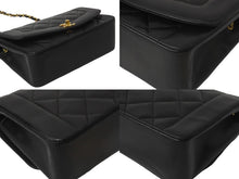 Load image into Gallery viewer, CHANEL シャネル チェーンショルダーバッグ マトラッセ ダイアナ 22 3番台 ラムスキン ブラック ゴールド金具 美品 中古 57421