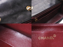 Load image into Gallery viewer, CHANEL シャネル チェーンショルダーバッグ マトラッセ ダイアナ 22 3番台 ラムスキン ブラック ゴールド金具 美品 中古 57421