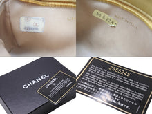 Load image into Gallery viewer, CHANEL シャネル ミニポーチ コスメポーチ ココマーク A01436X01079 キャビアスキン マスタード ゴールド金具 良品 中古 57438
