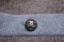 Load image into Gallery viewer, CHANEL シャネル カーディガン P46784K05899 ココボタン グレー ブルー カシミヤ サイズ34 美品 中古 57604