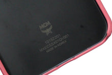 Load image into Gallery viewer, 新品未使用品 MCM エムシーエム スマホケース カードケース付き iPhone12 MXECSSX01 ピンク レザー ゴールド金具 中古 57762