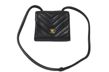 Load image into Gallery viewer, CHANEL シャネル Vステッチ ショルダーバッグ 3番台 ラムスキン ブラック ゴールド金具 ココマーク 美品 中古 57789