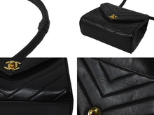 Load image into Gallery viewer, CHANEL シャネル Vステッチ ショルダーバッグ 3番台 ラムスキン ブラック ゴールド金具 ココマーク 美品 中古 57789