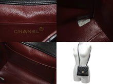 Load image into Gallery viewer, CHANEL シャネル Vステッチ ショルダーバッグ 3番台 ラムスキン ブラック ゴールド金具 ココマーク 美品 中古 57789