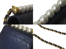 Load image into Gallery viewer, CHANEL シャネル チェーンショルダー ミニマトラッセ 29番台 ラムスキン フェイクパール ネイビー ゴールド金具 美品 中古 57796