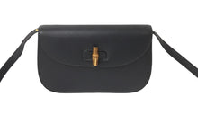 Load image into Gallery viewer, GUCCI グッチ オールドグッチ バンブー ショルダーバッグ ブラック レザー 鞄 斜め掛け 美品 中古 57820