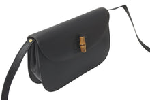 Load image into Gallery viewer, GUCCI グッチ オールドグッチ バンブー ショルダーバッグ ブラック レザー 鞄 斜め掛け 美品 中古 57820