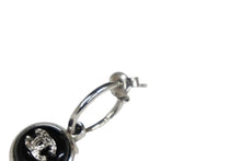 Load image into Gallery viewer, CHANEL シャネル フープピアス スタッドピアス ココマーク 00A刻印 2000年 秋 ブラック シルバー金具 3g 美品 中古 58322