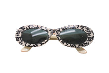 Load image into Gallery viewer, CHANEL シャネル ヴィンテージ サングラス ココマーク 18136 C0200 ホワイト ブラック 良品 中古 58423